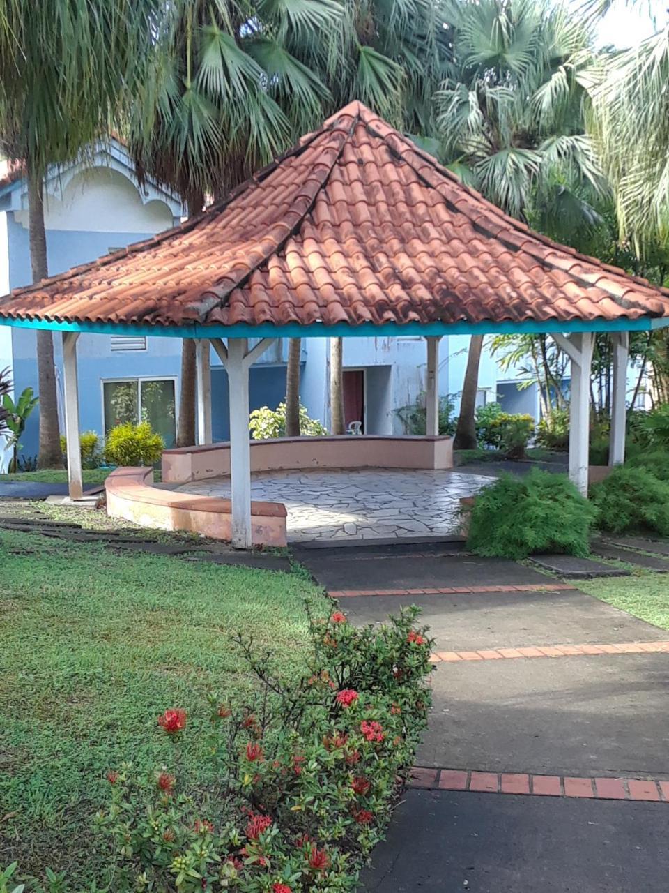 Residence Des Salines Sainte-Anne Bagian luar foto